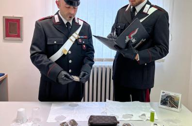 Trinitapoli, trasforma la casa in un droga shop: arrestato un 23enne