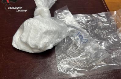 Manduria, in macchina con 100 grammi di cocaina nella borsa: arrestata