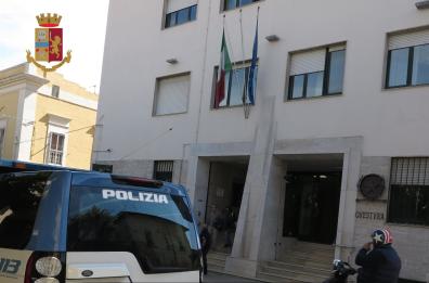 Matera, la compagna lo accoltella al volto e lui finisce in ospedale: arrestata