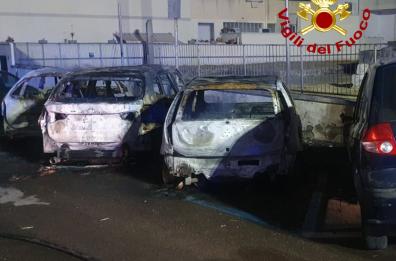 Otranto, quattro auto a fuoco nella notte: l'incendio partito da una Punto