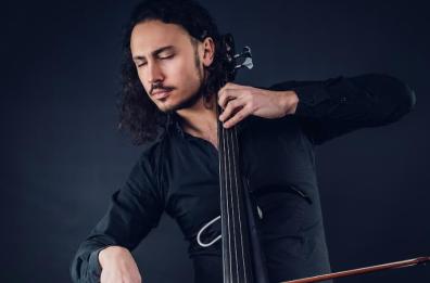Il «Viaggio» di Luca Basile da Taranto nel mondo: nuovo disco e concerto al Teatro Orfeo