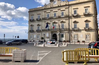 Taranto:  la giunta Melucci cambia, più tecnici in «squadra»
