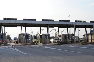 Assalto al portavalori all'uscita dell'autostrada Bari Sud: preso uno del commando