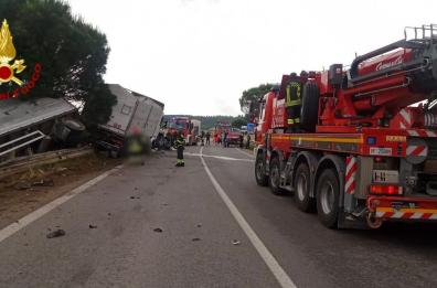 Lavello, auto contro tir sulla Bradanica: due morti e un ferito. Le vittime erano operai di Stellantis