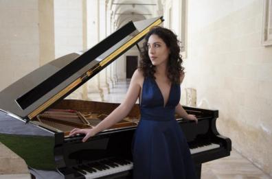 Beatrice Rana, la pianista conquista il mondo con il «suo» Salento nel cuore