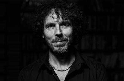 «Come si scrive una grande storia», a Lecce la lezione dello scrittore e sceneggiatore Francesco Trento