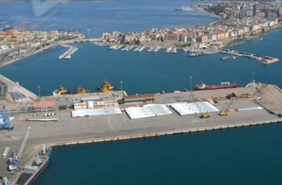 Taranto, sul parco fotovoltaico galleggiante è scontro 