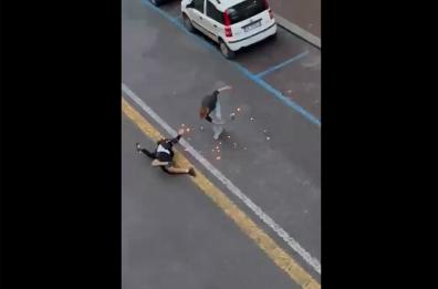 Forlì, rissa a colpi di accetta in pieno centro in piazza Saffi