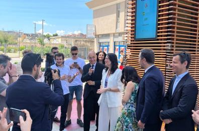 Inquinamento, a Bari arriva City Tree: la “foresta urbana” che assorbe lo smog
Inquinamento, a Bari arriva City Tree: la “foresta urbana” che assorbe lo smog