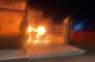 Incendio distrugge l'auto del vicesindaco di Carapelle: indagini in corso