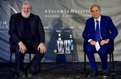 «Forum in Masseria», Emiliano a Manduria: «Pnrr fermo, bisogna far rientrare in gioco le Regioni. Meloni? Brava. È un pericolo per il csx»