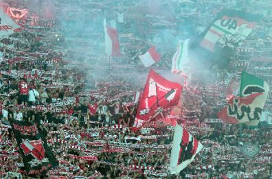 Bari e i suoi 33 club nel mondo: «Sarebbe meraviglioso abbracciare forte chi non conosciamo»