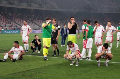 Lacrime al San Nicola: il Bari resta in B. E sulla città si abbatte il diluvio. Il gesto di fair play di Ranieri 