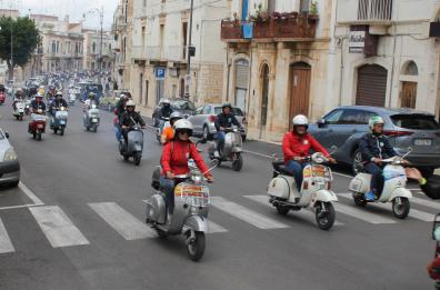 A Putignano il fine settimana tutti in sella per il grande Vespa raduno 