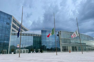 Bari, bandiere a mezz'asta al consiglio regionale per i funerali di Berlusconi