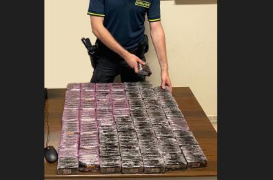 Manfredonia, in auto con 25kg di hashish: scoperto dalla GdF e arrestato