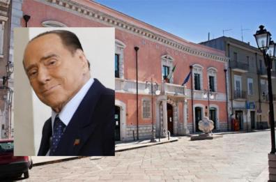 Apricena non perde tempo e intitola una strada a Silvio Berlusconi