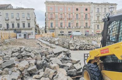 Lecce, lavori-lumaca: proteste in piazza Sant’Oronzo