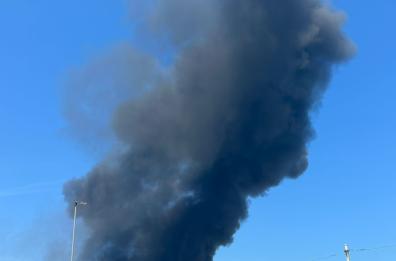Bari, incendio in un capannone di un'azienda chimica della zona industriale
