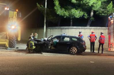 Lecce, si schianta con l'auto contro una trebbiatrice: muore 32enne
