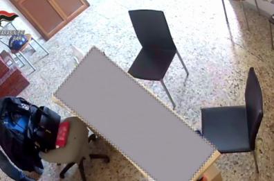 Estorsioni con metodo mafioso: a Bari smantellato clan, 12 arresti