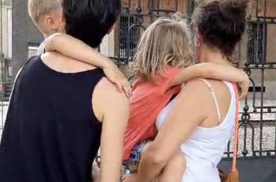  Sindaci arcobaleno: «Per i figli di coppie gay ci vuole una legge»