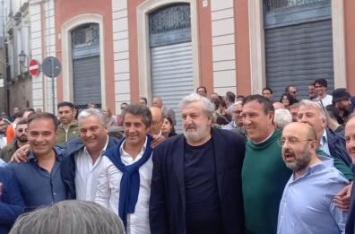 Elezioni comunali a Bari, De Santis stringe il campo
