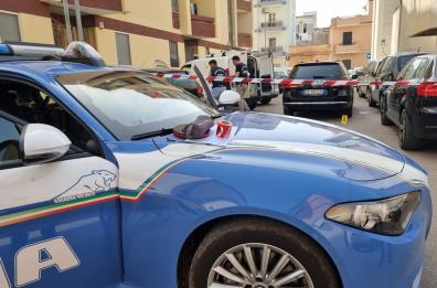 Brindisi, furgone rubato contro un'auto in via Pola: in tre in fuga
