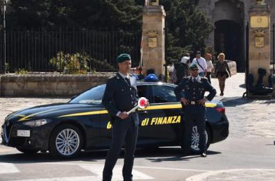 Pioggia di controlli nel Tarantino: la Finanza scopre 44 lavoratori irregolari, anche nei call center
