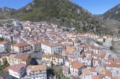 Piccoli borghi eccellenti: Castelsaraceno conquista la bandiera arancione del Touring Club Italiano
