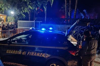 Galatina: finanzieri al concerto abusivo nella villa col rapper Skinny