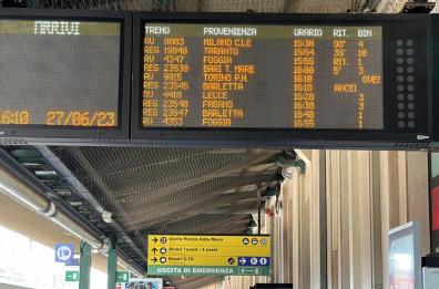 Treno per Lecce fermo per 3 ore vicino Roma, malori a bordo