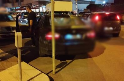 Bari, la segnaletica stradale è piantata sull'asfalto e non sul marciapiede 