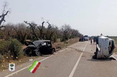 Scontro violento tra due auto sulla  strada provinciale 96 Squinzano - Casalabate