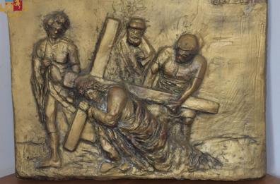 Mistero a Manduria: due bassorilievi ritrovati in un podere, è caccia al proprietario
