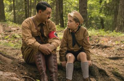«Jojo Rabbit», dal romanzo al film quando l’amore trionfa sulla guerra e l’odio razziale
