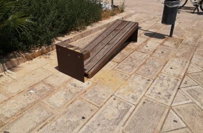 Ruvo, troppi schiamazzi in  piazza: arriva con una motosega e taglia due panchine