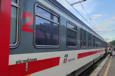 Treno Bologna-Lecce fermo a Ortona da quasi 2 ore per un guasto tecnico: disagi per i passeggeri