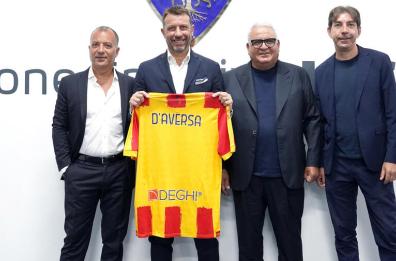 Calcio Lecce, mister D'Aversa si presenta: «Pronto per una nuova sfida»