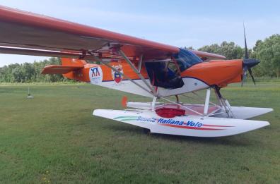 Idrovolanti con la livrea dei XX Giochi del Mediterraneo - Taranto 2026 in volo sulle acque di Puglia e Albania