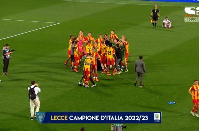 Lecce, la prima squadra convoca 11 giocatori della Primavera per il ritiro a Folgaria. Ecco lo staff tecnico della nuova stagione