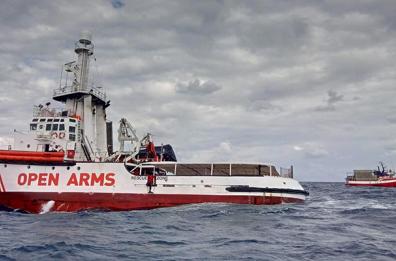Brindisi: arrivata nave Open Arms con 299 migranti, a bordo anche tre donne incinte 