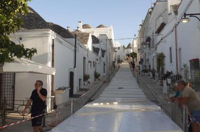 «Con Dolce&Gabbana ad Alberobello i riflettori accesi sulla Puglia»: parola di Decaro