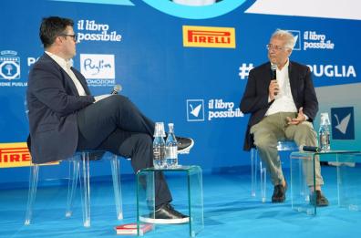 Veltroni a Polignano: «Lavoro a un libro per ragazzi sui fratelli Kennedy»
