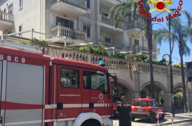 Gallipoli, cade dal balcone di casa: grave una donna