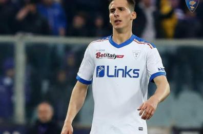 Calcio, il Lecce vende il terzino destro Cassandro: ritornerà in B col Como