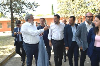 Salvini a Matera in visita alla Ferrosud: «L'Ilva serve all'Italia, presto vedrò Urso». Poi a Capurso per il raddoppio della Bari-Noicattaro, completo al 95% 