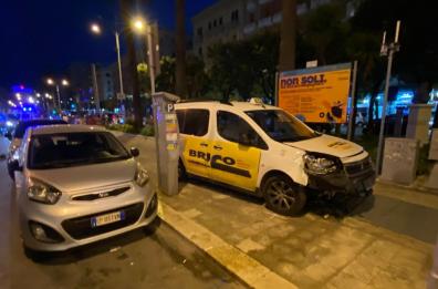 Bari, taxi invade marciapiede su corso Cavour: bimba di 5 anni salva per miracolo 