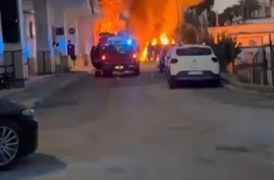 Peschici, incendio partito dal furgone di un panificio danneggia altri veicoli