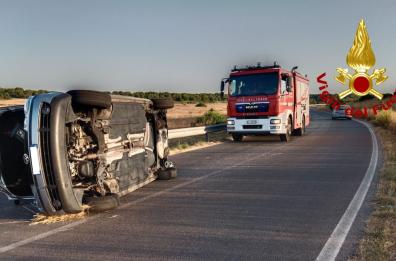 Auto si ribalta tra Gallipoli e Mancaversa: giovani turisti lombardi feriti, in ospedale